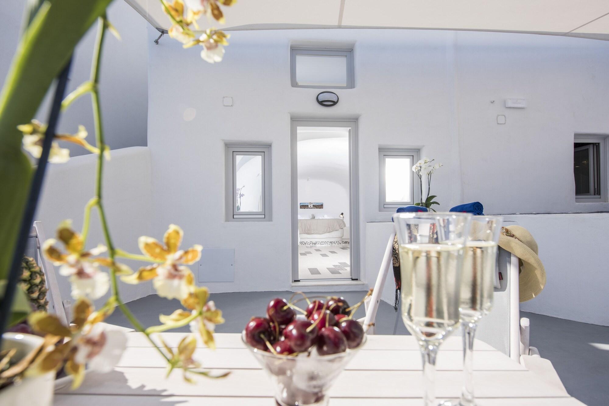 Ambition Suites (Adults Only) Oia  Exterior photo